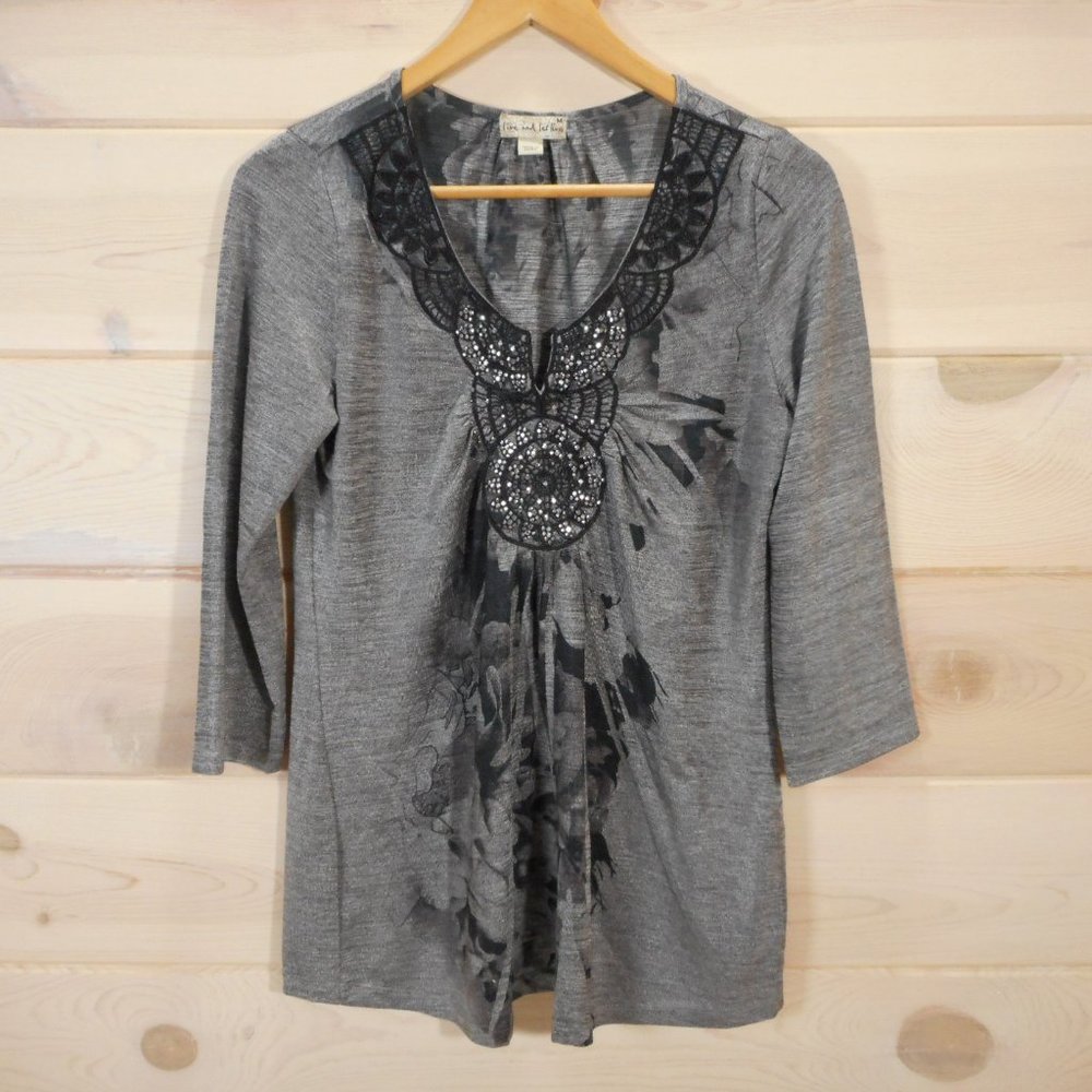 Live And Let Live Women's Size M Top 3/4 Sleeve Gray Black Sparkle Crochet
